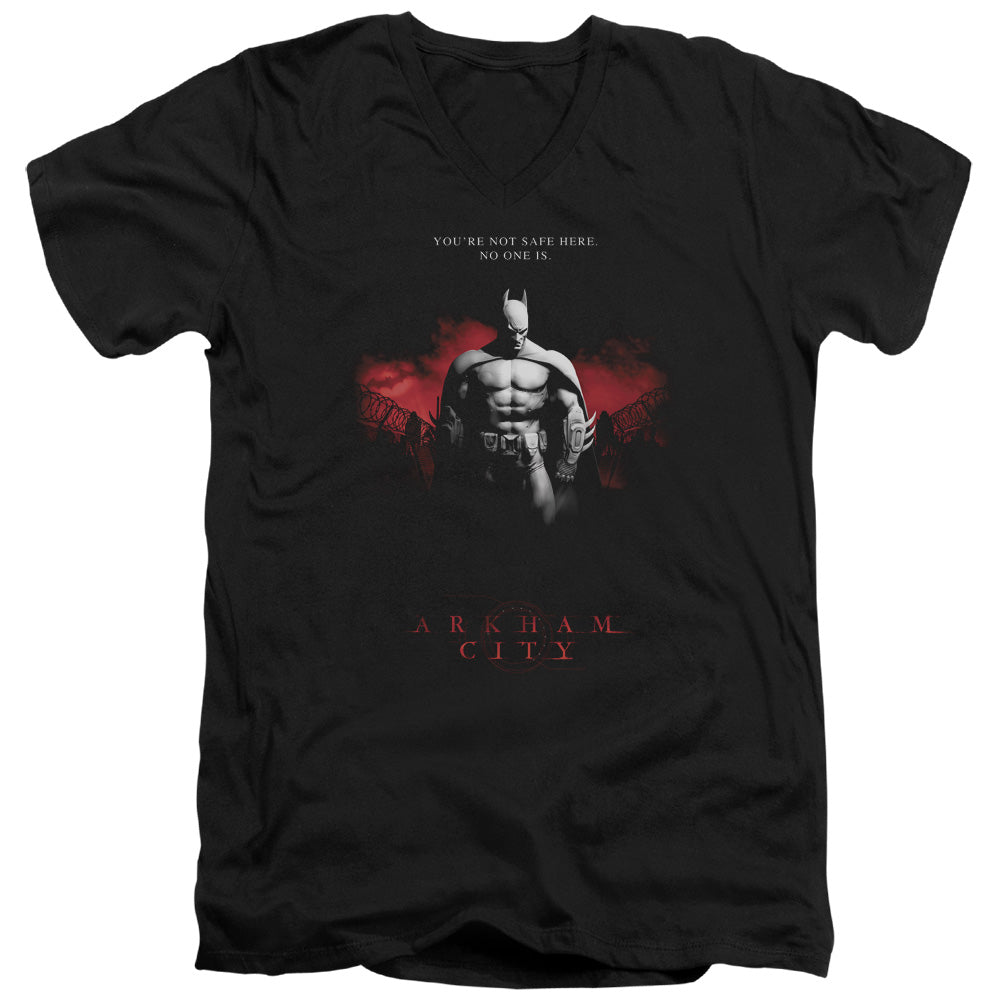Batman Arkham City Standing Strong Men's 30/1 Cotton Slim V-Neck T-Shirt