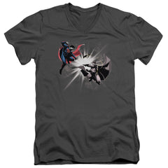 Batman v Superman Fight Burst Men's 30/1 Cotton Slim V-Neck T-Shirt