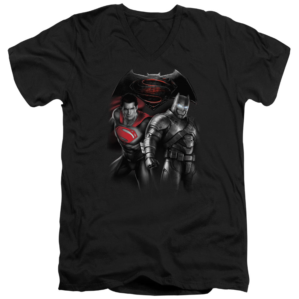 Batman v Superman Stand Off Men's 30/1 Cotton Slim V-Neck T-Shirt