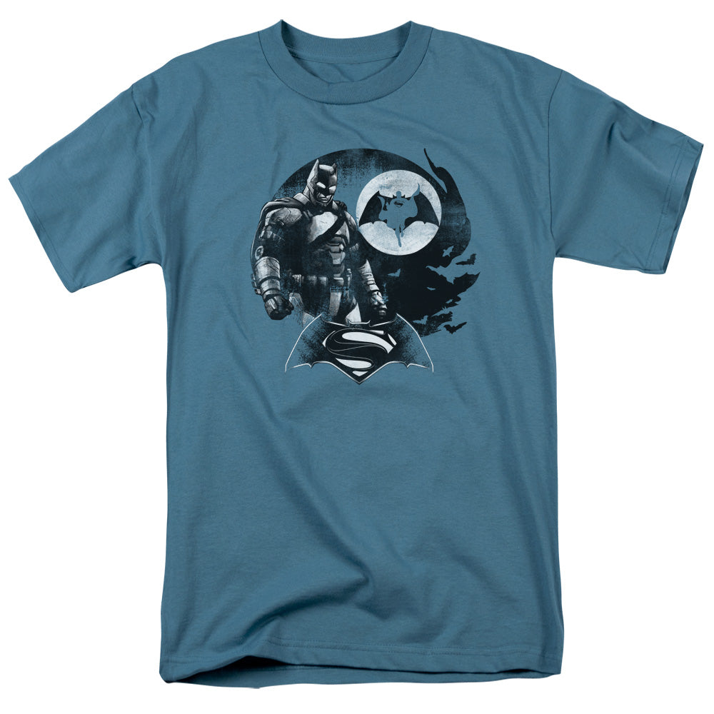 Batman v Superman Waiting And Protecting Men's 18/1 Cotton Short-Sleeve T-Shirt