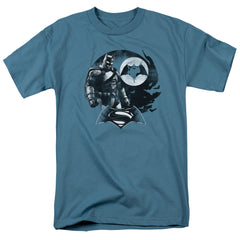 Batman v Superman Waiting And Protecting Men's 18/1 Cotton Short-Sleeve T-Shirt